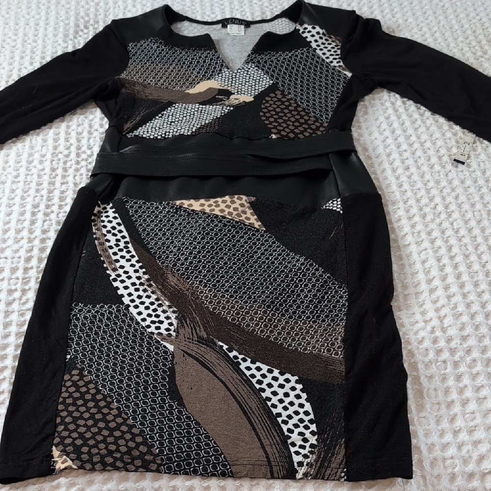 VENUS Black and Brown Geometric Long Sleeve Dress